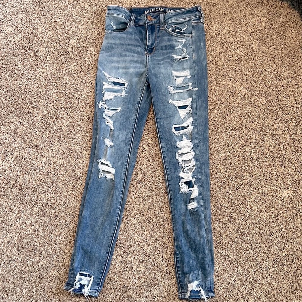 American Eagle jeans size 4 never worn. From Smoke free home.